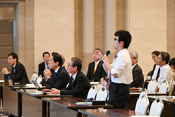 講演後の質疑応答の時間にも積極的に手を上げてくれた佐々木さん
