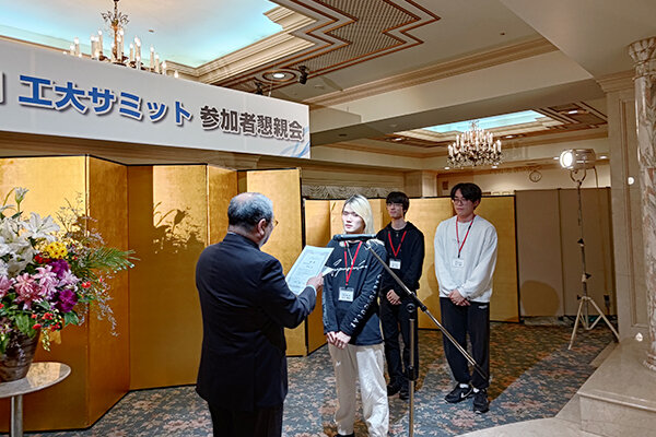 対戦アクションゲームで優勝したe-sports愛好会