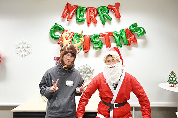 先輩のサポートを受けながら準備を進めてきた梶脇さん（左）と戸石川さん（右）