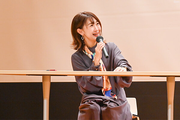 聞き手は、ラジオやテレビでレポーター・キャスターとして活躍する住本明日香さん