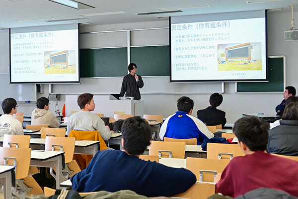 災害避難所を模した体育館での宿泊実験。環境の変化が睡眠や心身にどのような変化をもたらすか調査
