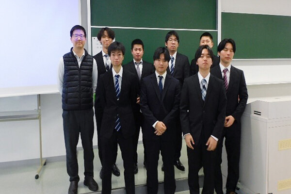 安講師とゼミ生