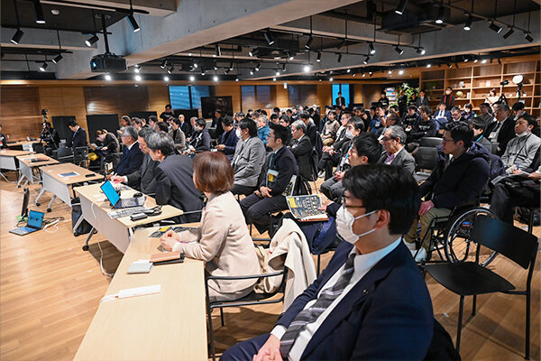 産学官の来場者で賑わう会場
