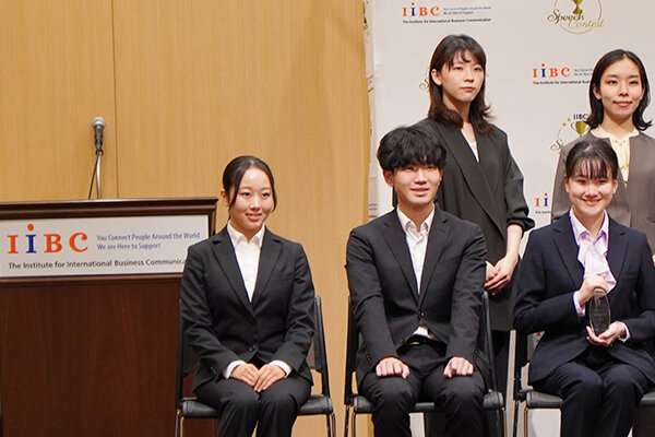 出場者8名との記念撮影