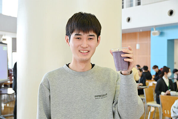 ベリースムージーは甘さも控えめで飲みやすいと好評だった