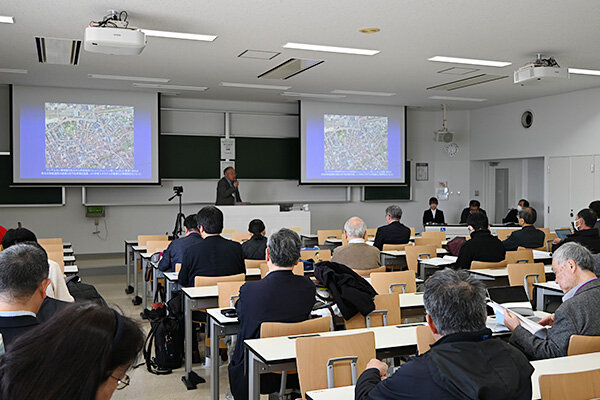 交通まちづくりなどテーマ別に5つの会場に分かれて行われた研究発表会