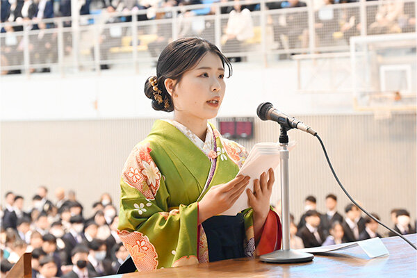 大学院修了生代表 中山さん