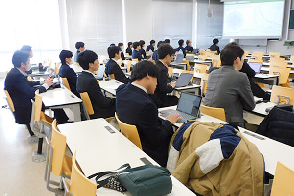 講演会は8教室・4タームに分かれて実施された