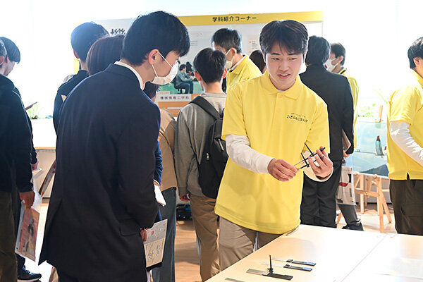 機械情報工学科の軽金属とプラスチックを高結合する研究。実用化が進めば機械装置の小型化や耐久性アップに貢献