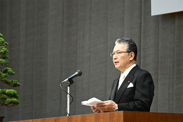 「2026年2月に学園が創立70周年を迎えた本学では、今後も私学ならではの特色ある教育の充実に取り組んでいきます」と鶴総長