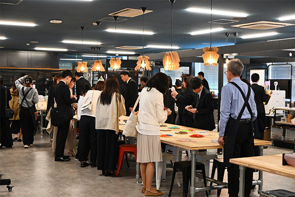 レーザーカッターや3Dプリンターなどを備え、学生が自由に使えるFab Labにも多くの人が訪れた