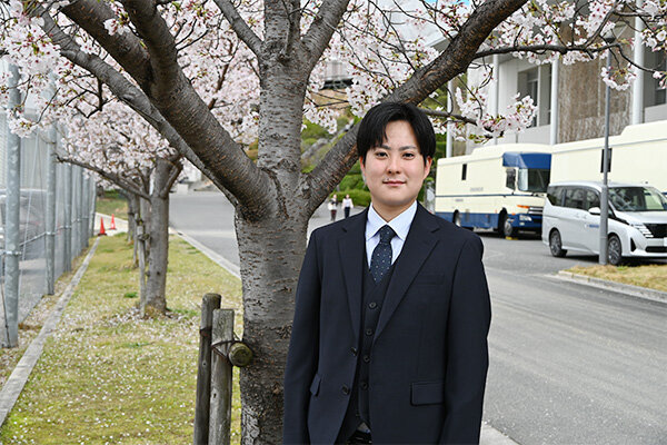 「大学院への進学も視野に入れて、学業にも励みたい」と話す建築工学科の新川さん（広島市立沼田高等学校出身／広島県）