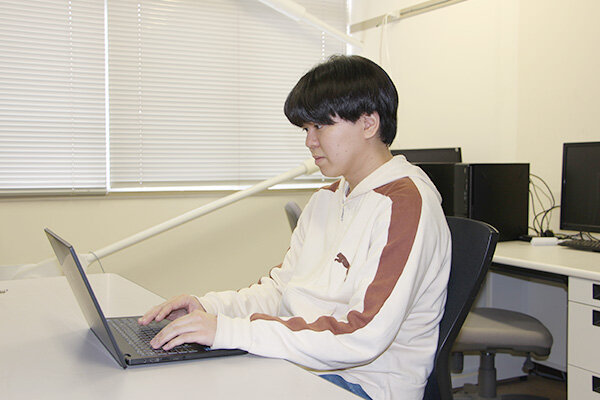 数値シミュレーションを行う様子