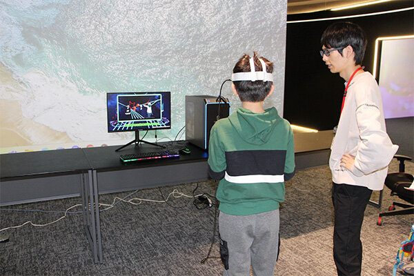 HIT METAVERSEによるVR体験イベント。仮想空間ならではの不思議さや楽しさを体験する来場者の姿が見られた