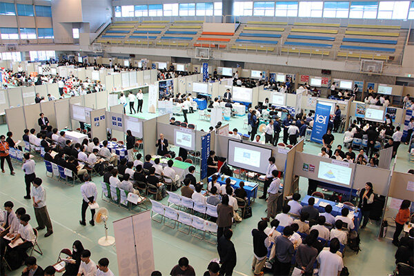 全国から170の企業・自治体が集結－「インターンシップフェア」を実施しました