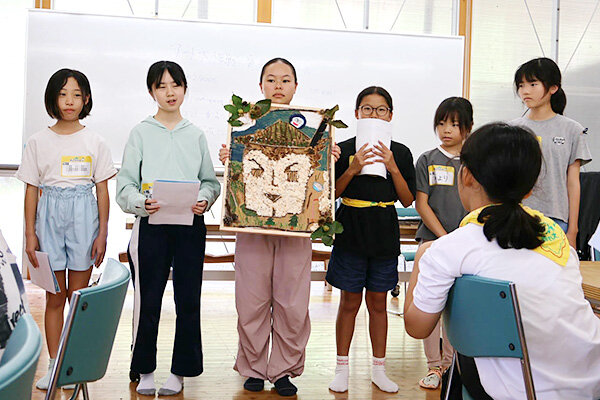 アート作品の発表会の様子