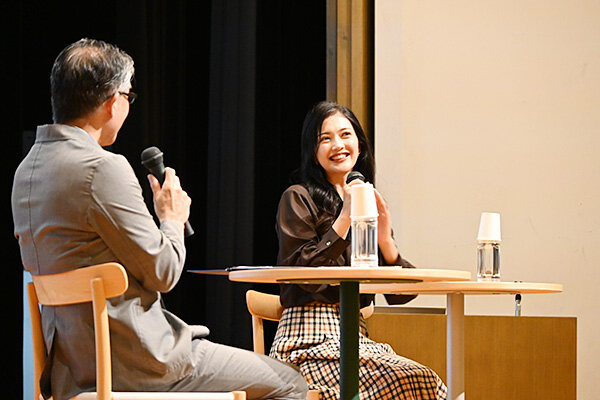 俳優の田中道子さんによる特別講演「興味を軸に、自分の道を見つける」を開催しました