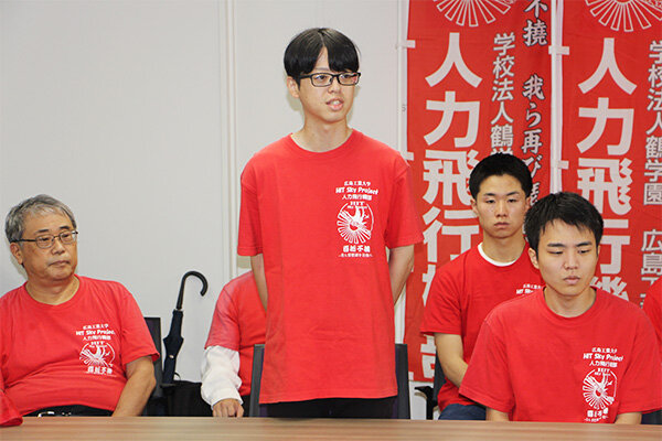 チーム代表として1年間の活動を振り返る溶原さん