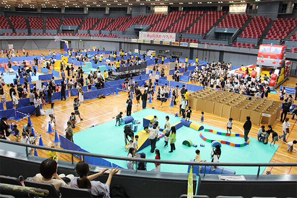 広島グリーンアリーナで開催された「わんぱくスポーツフェア」の様子