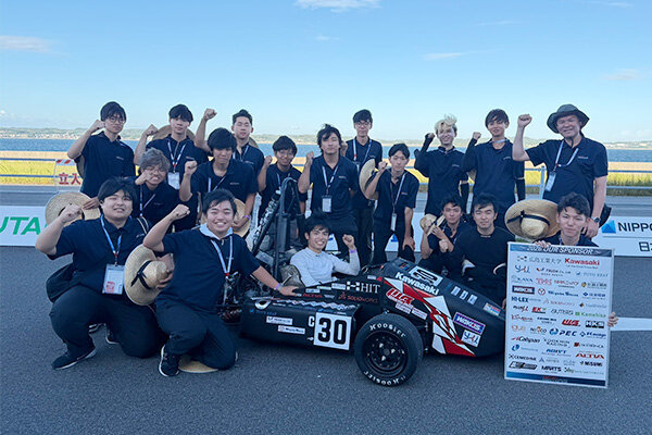「HIT Formula Project」が学生フォーミュラ日本大会2026でMathWorks賞・最軽量化賞の2冠を達成しました