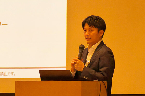 就職活動を進めるうえでのポイントについて解説するマイナビの多田さん