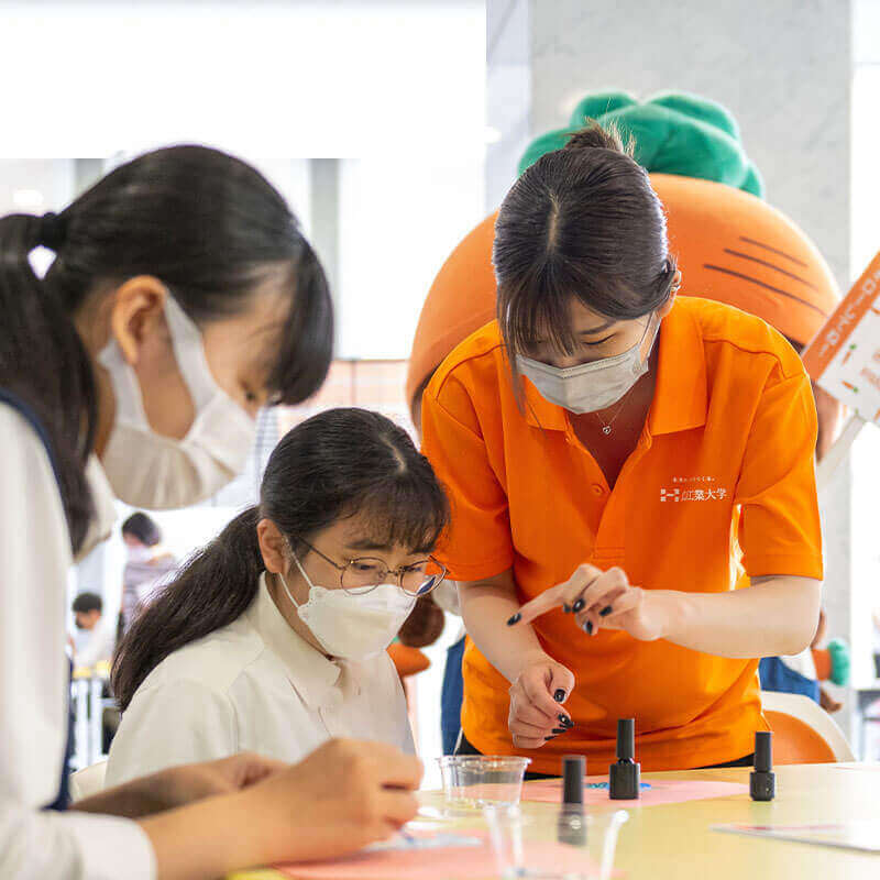 広島工業大学オープンキャンパス2023女子学生のネイルイベント